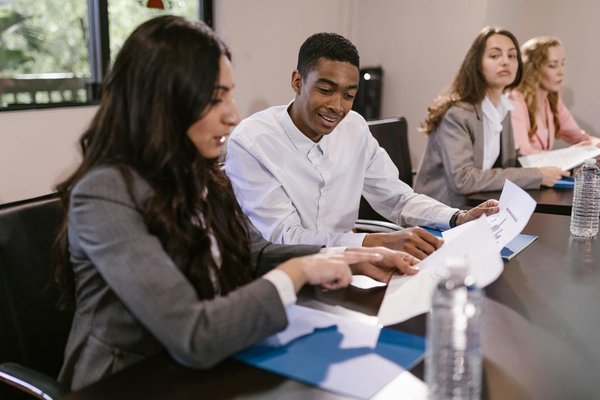 Découvrez des parapluies sur mesure pour un look distinctif !